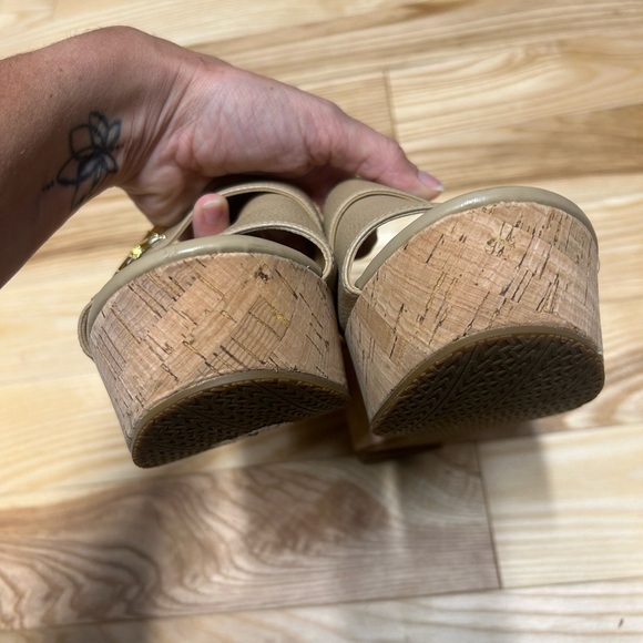 Michael Kors Beige Wedge Slides - Picture 6 of 11